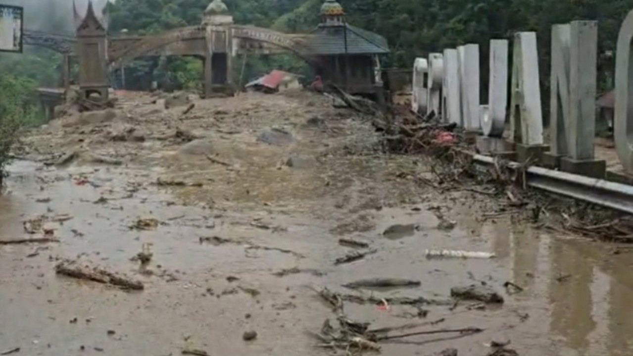 Galodo Terjang Jembatan Silaing