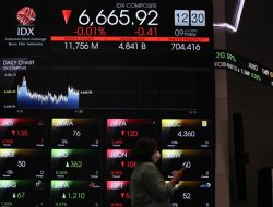 IHSG Terkoreksi 2,5%, Investor Lakukan Profit Taking Usai Cetak Rekor