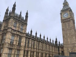 10 Potret Keluarga Audy Item: Pesona Big Ben London