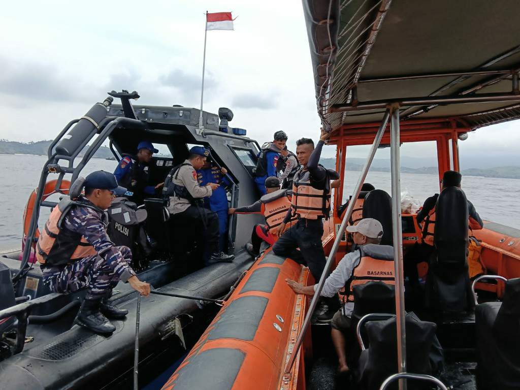 Kapal Phinisi Tenggelam