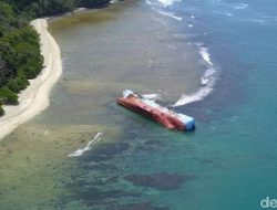 Wisatawan Tasik Tewas Loncat dari Bangkai Kapal Viking Pangandaran
