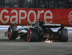 Mercedes Tolak Mentah Russell
