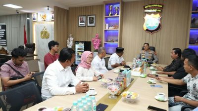 Keluhkan Air Bersih, Warga Tanjung Sengkuang Temui Kapolresta Barelang