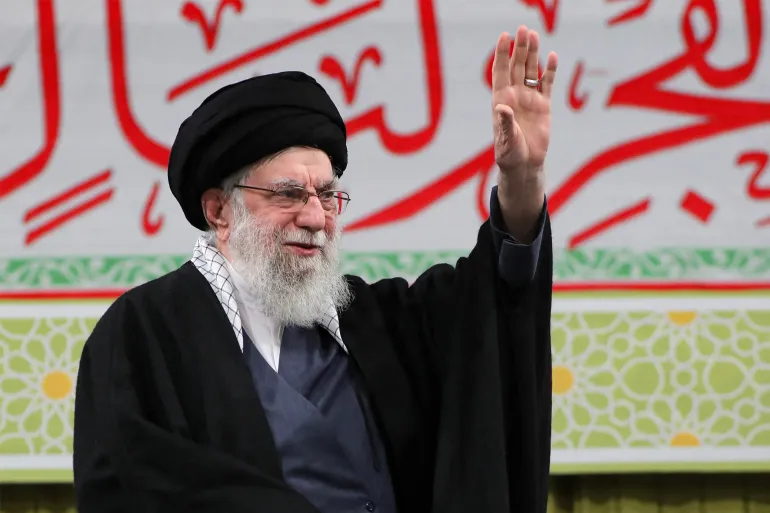 Khamenei Peringati Trump