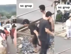 Jengkel Diterjang Kereta, Pemilik Mobil Blokir Rel