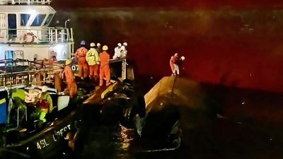 Tugboat Terbalik di Batam