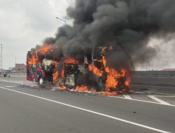 Bus Jemaah Umrah Terbakar: Momen Mencekam Akibat Pecah Ban di Jalur Mekkah-Madinah