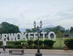 Viral: Warga Joging di Alun-Alun Kebumen Ditabrak Mobil-Mobilan