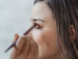 Brush Make Up: Tips Membersihkan dengan Benar hingga Usia Panjang
