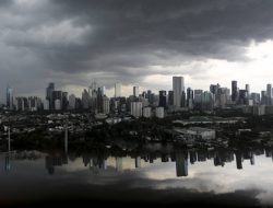 Cuaca Jakarta Hari Ini: Awan Tebal, Hujan Ringan di Kepulauan Seribu