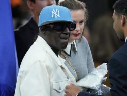 Flavor Flav Shouts Support from the Final Four Courtside