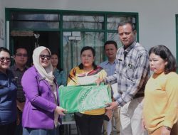 Tim Pembina Posyandu Dairi Bantu Sarana ke Pustu Sidiangkat