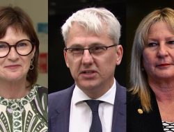 Veteran Victorian Ministers Step Down Before November Election