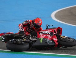 Mengapa Marquez Tak Dihukum Saat Menabrak Rumput?