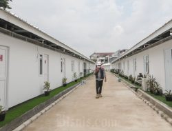 Kamp darurat warga bantaran rel Pasar Senen