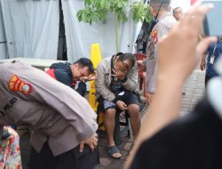 Foto: Pecah tangis keluarga korban kecelakaan KRL di Stasiun Bekasi Timur
