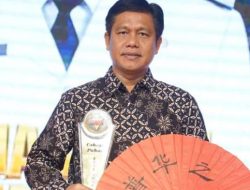 Rektor UMP Purwokerto Terima Penghargaan Tokoh Multikultural Cahaya Puhua