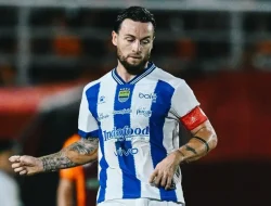 Pertandingan Lawan Dewa United Jadi Penentu! Marc Klok Tekankan Persib Tidak Boleh Gagal