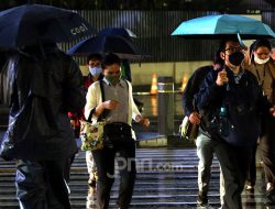 Siapkan Payung, Jakarta Diguyur Hujan Sore Ini