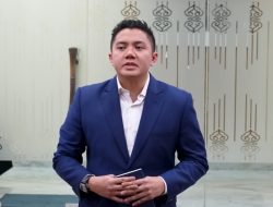 Seskab Teddy Tepis Isu Indonesia Chaos: Nggak Ada Itu, Semuanya Terkendali