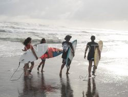 Remaja Hilang Saat Belajar Selancar di Pantai Parangtritis