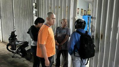 Pria Berhelm Gasak Tabung Gas Elpiji di Batam, Aksinya Kepergok