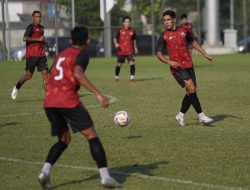 Skor Telak Membara! Persija Hancurkan Persis, Klasemen Super League Memburu