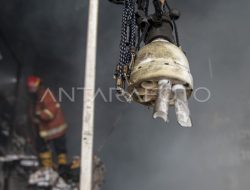 Kebakaran Pasar Kasikan Kampar Hancurkan 10 Kios Saat Hujan, Termasuk Milik Pemdes