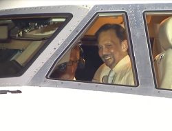 Sultan Brunei Terbangkan Pesawat Sendiri ke KTT ASEAN di Filipina