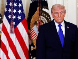 Foto tangan Trump memicu spekulasi kesehatan