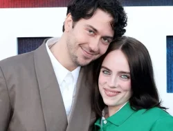 Billie Eilish dan Nat Wolff Tampil di Red Carpet Konser Terbaru