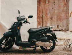 Kebiasaan Rahasia yang Merusak Aki Motor