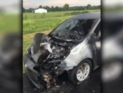 Heboh pengguna ponsel di dalam mobil saat hujan, ini penjelasan ilmiahnya