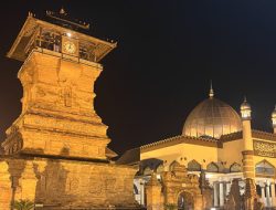 Takbir di Puncak Menara Kudus: Mengarungi Langit Malam Idul Adha