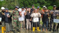 PT BSP Tanam Mangrove