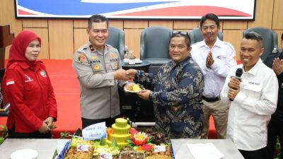 Peringati Hari Buruh 2026, Ratusan Buruh di Batam Gelar Seminar Bareng Wakapolda Kepri