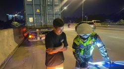 Truk Trailer di Batam