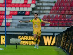 Mengapa Persebaya Bertahan dengan Jefferson Silva?