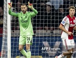 Gaji Barcelona Halangi Ajax Rekrut Paes