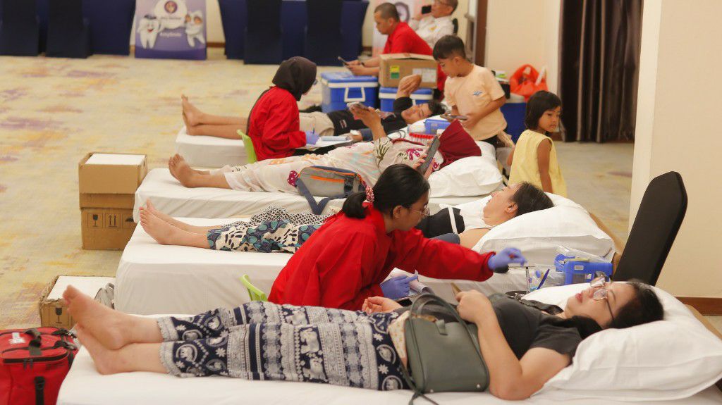 Donor Darah Aston Gideon