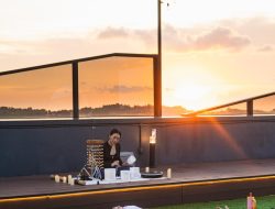 Artotel Batam Gelar Zumba di Rooftop Berlatar City Light Nagoya, Yuk Daftar