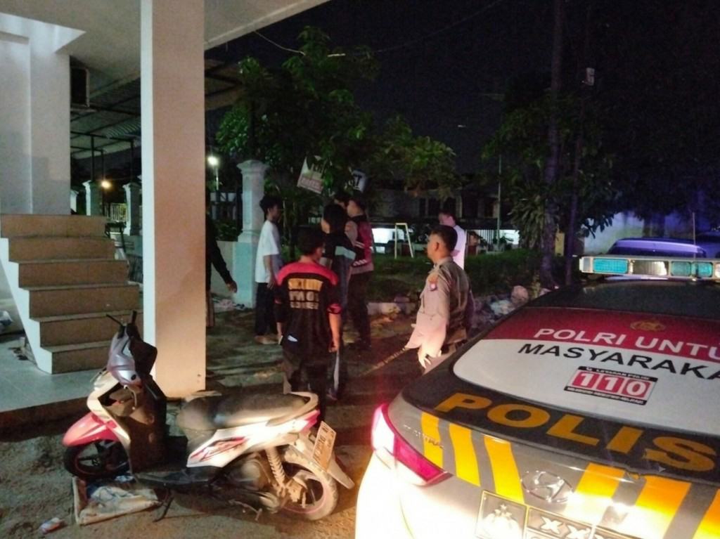 Pria di Batam Pukul Warga