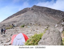 Merapi: Aktivitas Vulkanik Tinggi, Magma Terus Mengalir