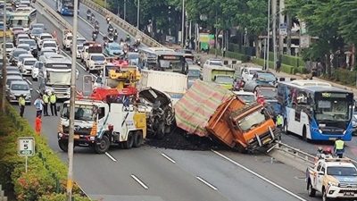 Kecelakaan hari ini di Depok: Toyota Rush hantam Honda Vario dari arah berlawanan, 1 orang tewas