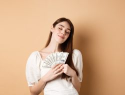 Karier melejit keuangan aman! 4 zodiak ini diramal paling beruntung sepanjang Juli 2026