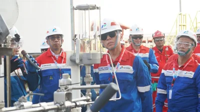 Komisaris utama Pertamina tinjau fasilitas energi di Jawa Timur, pastikan layanan tetap lancar