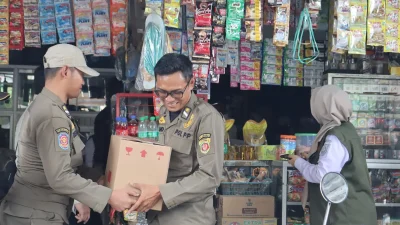 Satpol PP Samarinda Amankan 34 Botol Miras Campuran di Warung Kelontong