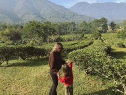 10 Foto Raisa Liburan Keluarga di Puncak, Bahagia!