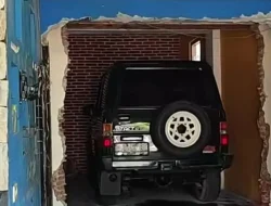 Daihatsu Taft 4×4 Terjebak di Kamar Selama 31 Tahun, Mesin Masih Hidup