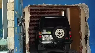 Daihatsu Taft 4×4 Terjebak di Kamar Selama 31 Tahun, Mesin Masih Hidup